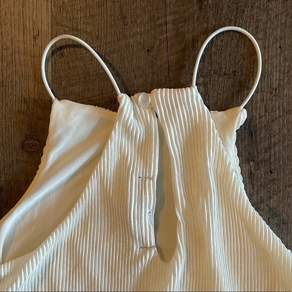 Derek Heart Halter Tank Top - Picture 4 of 4